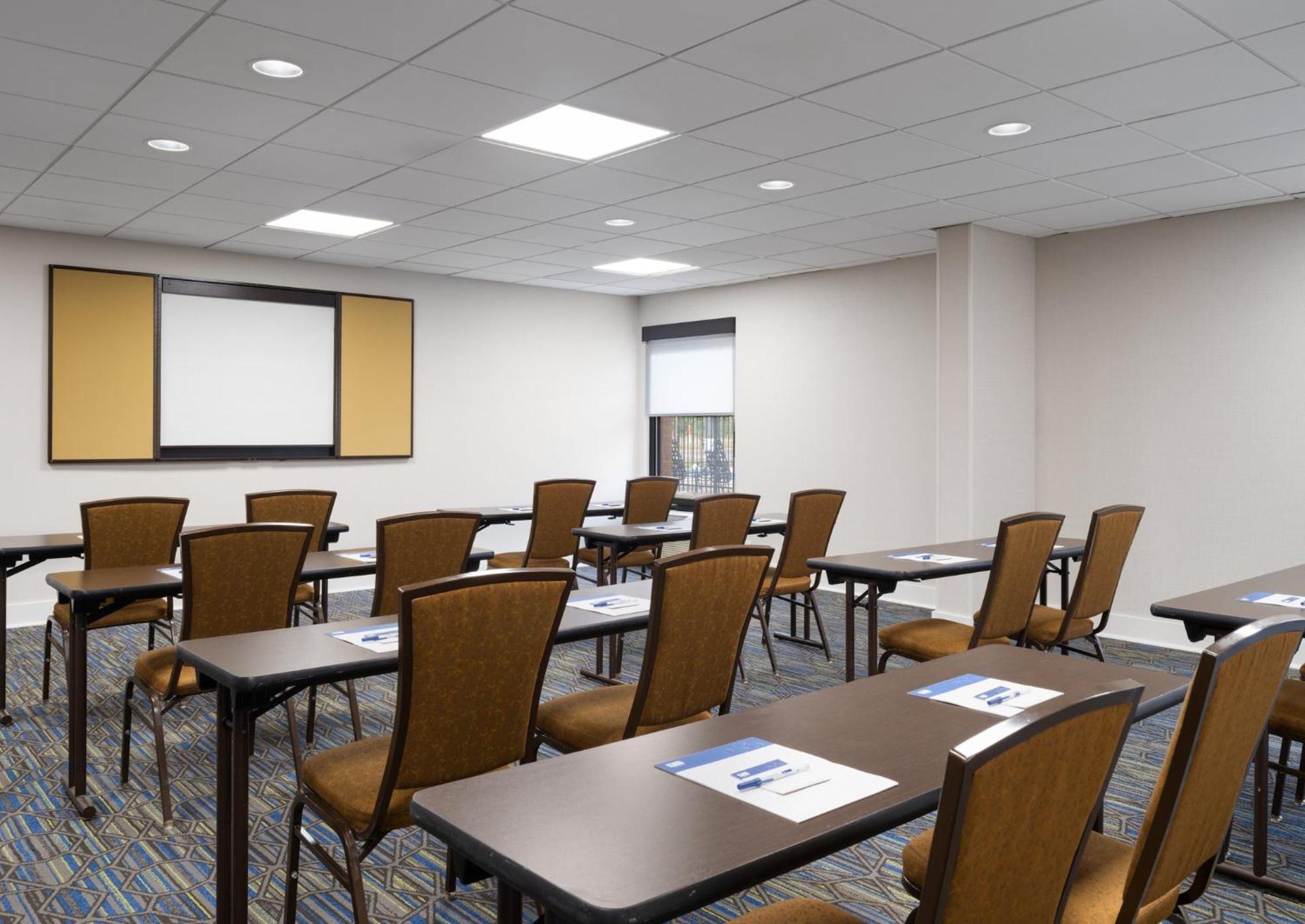 Holiday Inn Express Indianapolis Airport By Ihg Plainfield Kültér fotó
